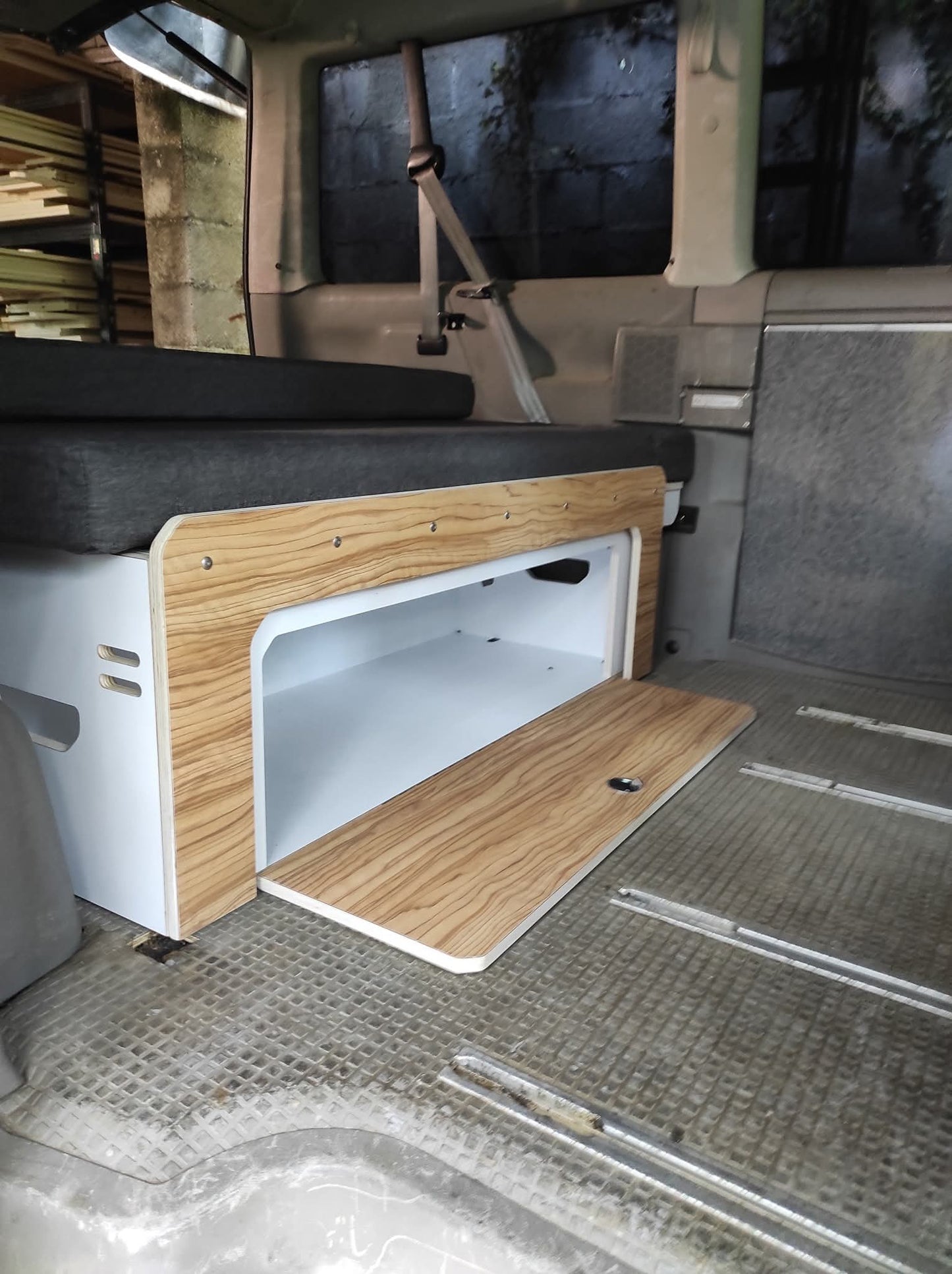 Vankamp avec tiroirs et matelas inclus