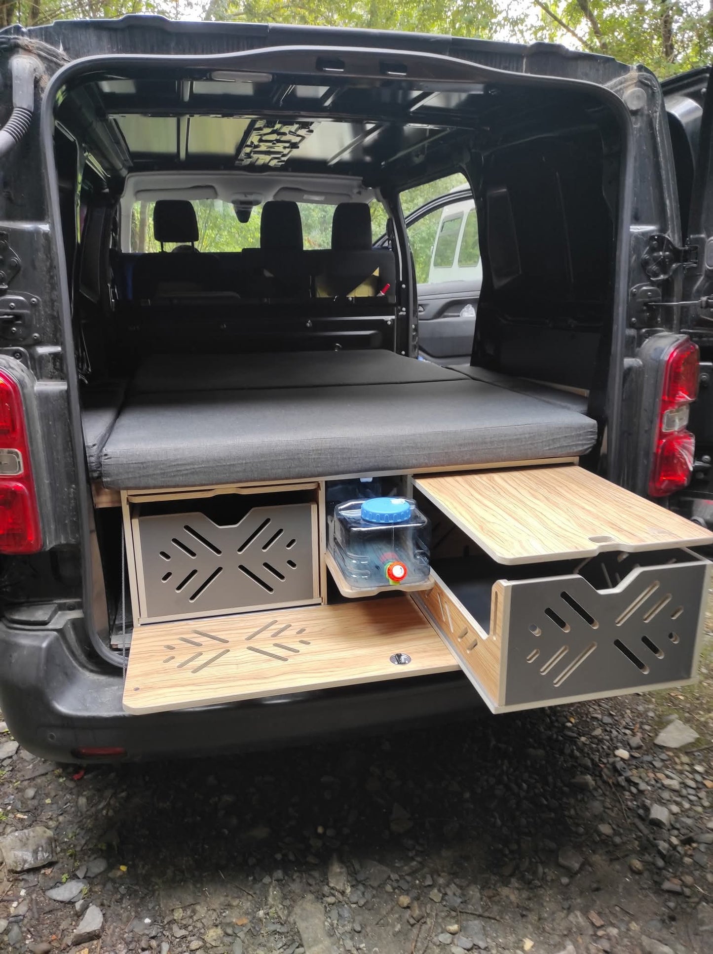 Vankamp avec tiroirs et matelas inclus