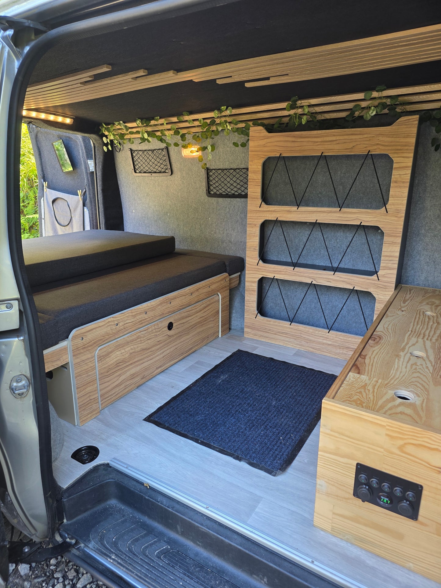 Vankamp avec tiroirs et matelas inclus