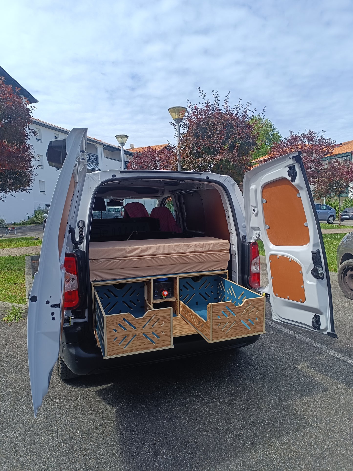 Vankamp avec tiroirs et matelas inclus