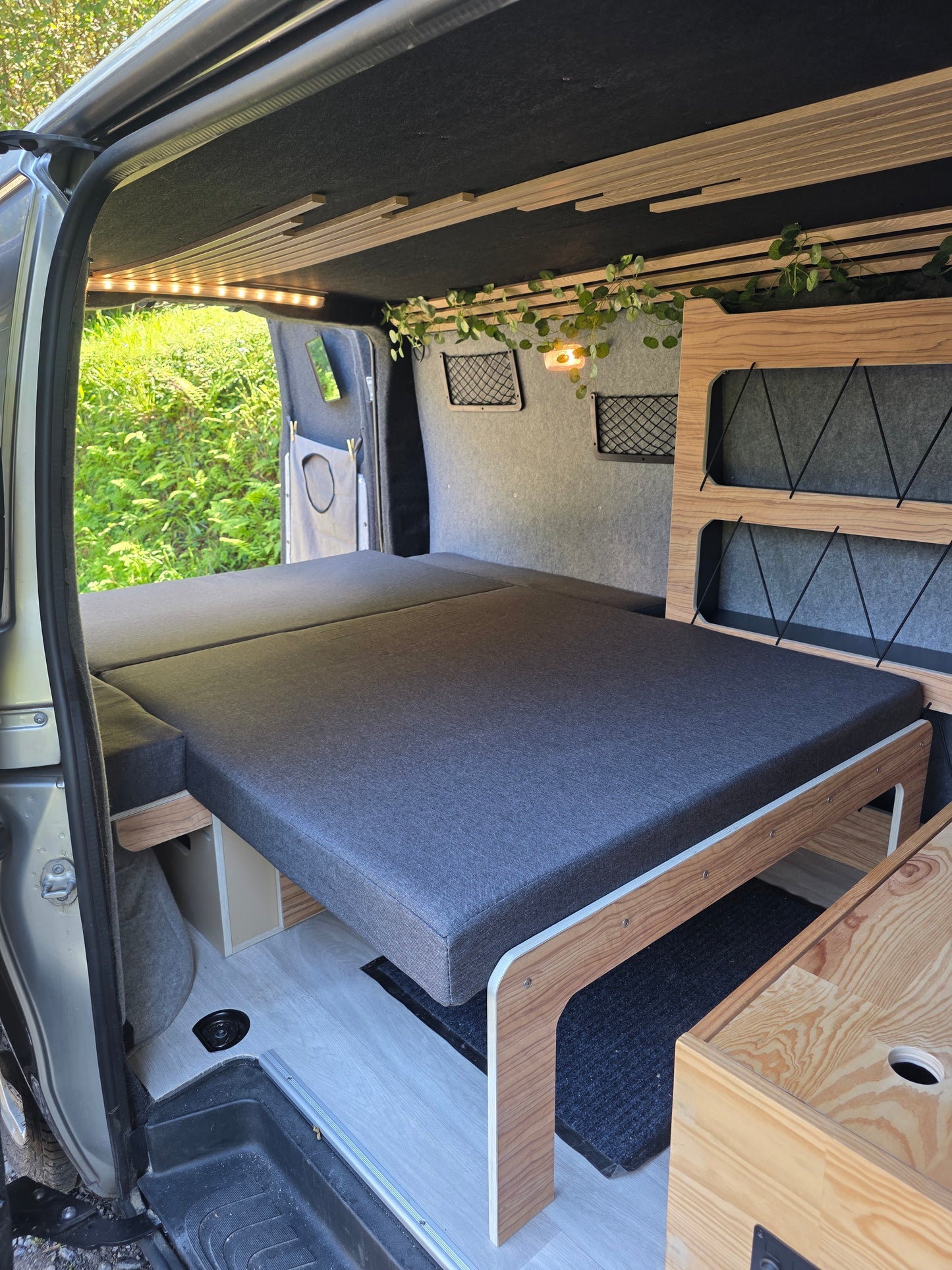 Vankamp avec tiroirs et matelas inclus