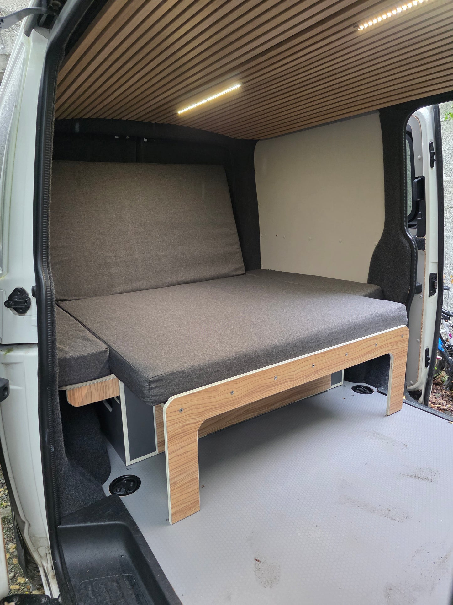 Vankamp avec tiroirs et matelas inclus